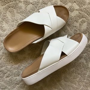 Vionic white sandal